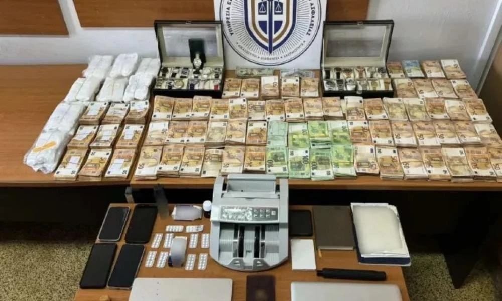 Κύκλωμα εκβιαστών: Σε νέα διάσταση περνά η υπόθεση! Τα αρχηγικά μέλη είχαν ερωτική σχέση - Στην οργάνωση και υπάλληλοι της Περιφέρειας Αττικής
